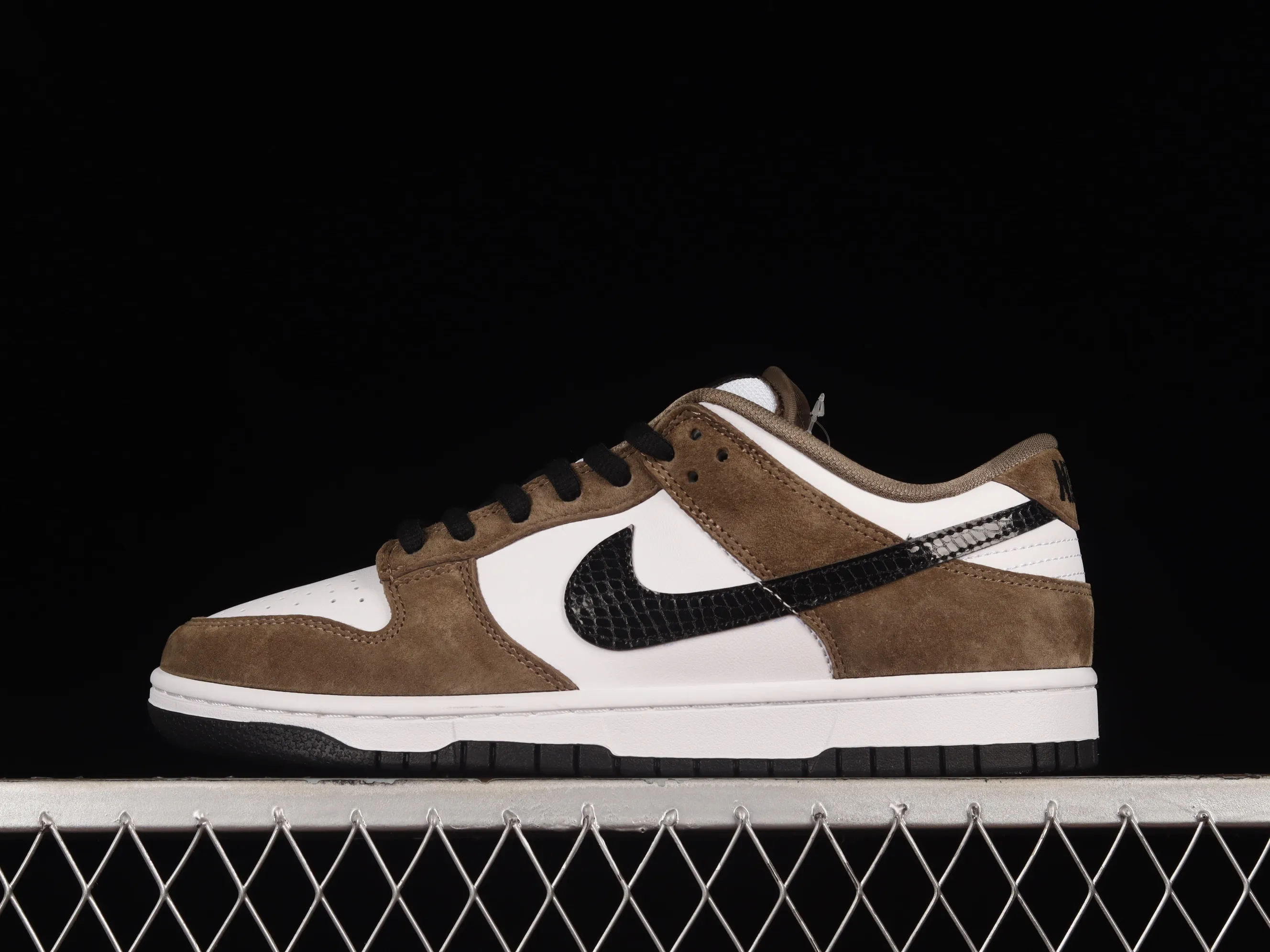 All categories Nk SB Dunk Series Nk SB Dunk Low Low-top sneakers Nk SB Dunk Low Pro "Trail End Brown" suede brown white and black snake pattern SB Dunk Series low-top casual sports skateboard shoes 304292-102